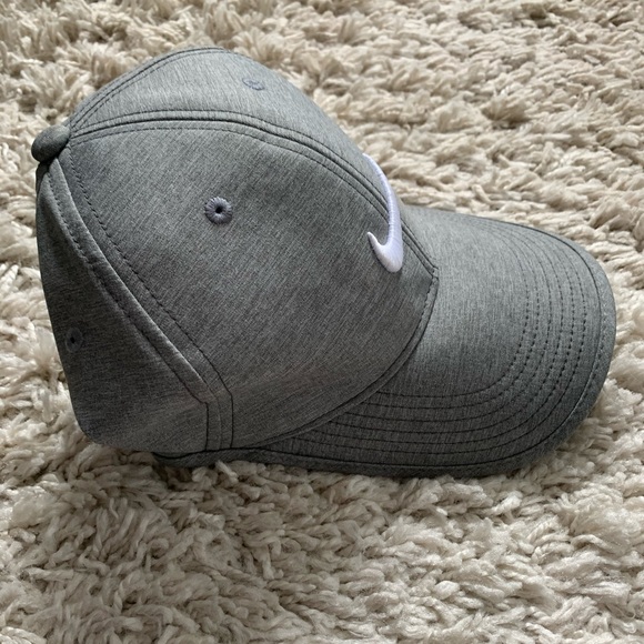 Nike hat - Picture 2 of 2